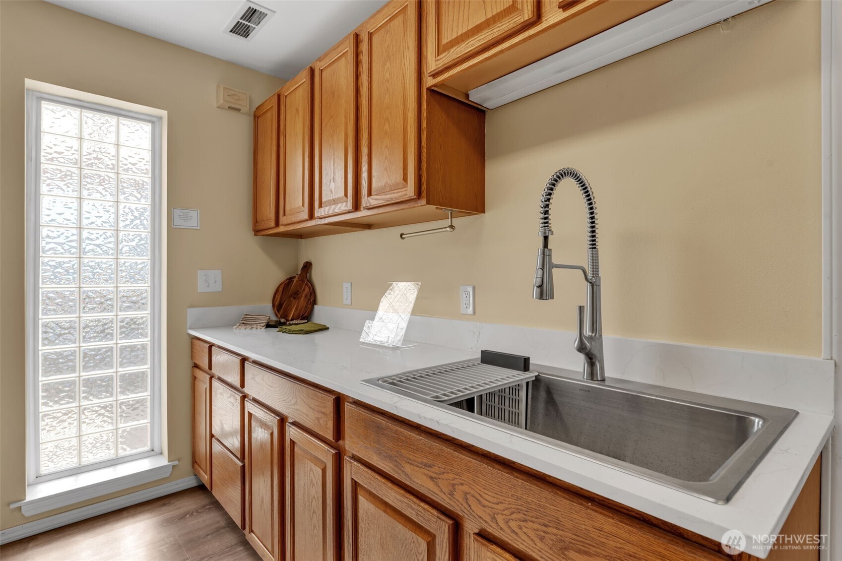 Seattle, Washington 98106, United States, 3 Bedrooms Bedrooms, ,2 BathroomsBathrooms,Residential,Active,96910