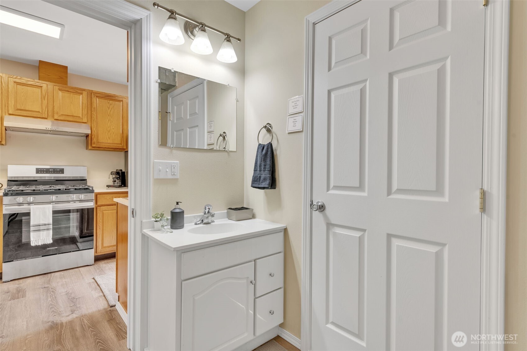 Seattle, Washington 98106, United States, 3 Bedrooms Bedrooms, ,2 BathroomsBathrooms,Residential,Active,96910