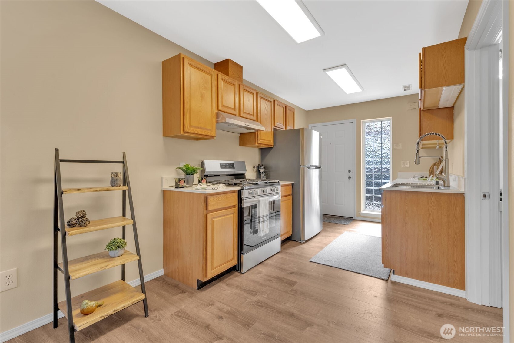 Seattle, Washington 98106, United States, 3 Bedrooms Bedrooms, ,2 BathroomsBathrooms,Residential,Active,96910