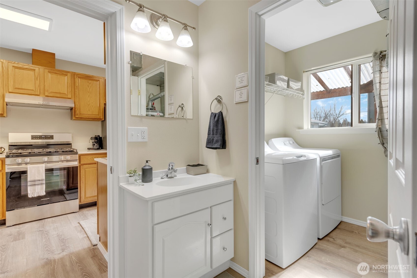 Seattle, Washington 98106, United States, 3 Bedrooms Bedrooms, ,2 BathroomsBathrooms,Residential,Active,96910