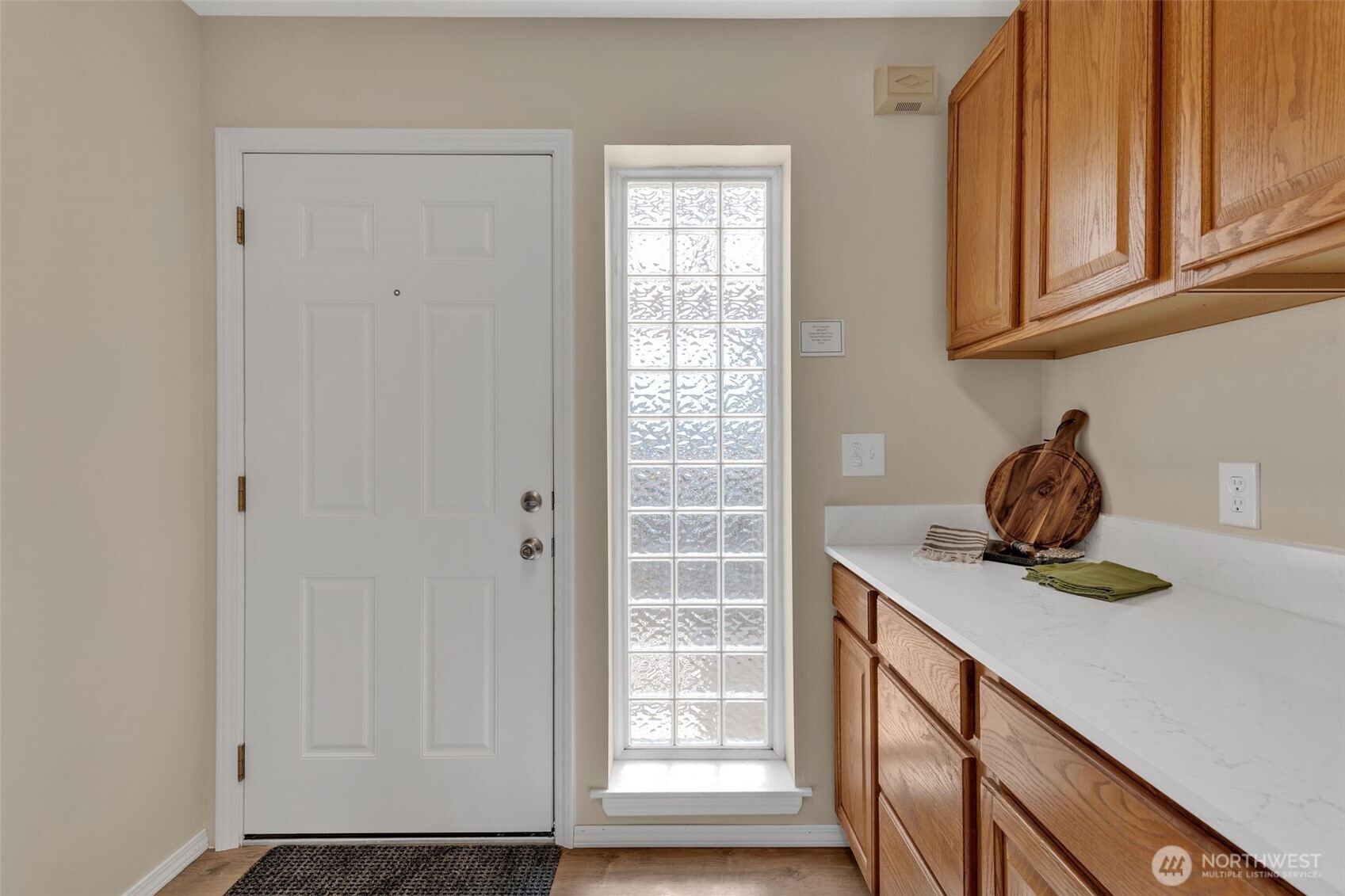 Seattle, Washington 98106, United States, 3 Bedrooms Bedrooms, ,2 BathroomsBathrooms,Residential,Active,96910