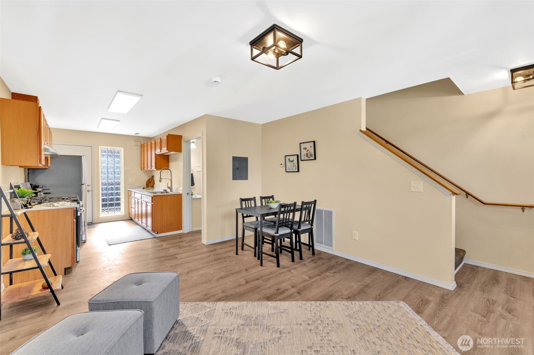 Seattle, Washington 98106, United States, 3 Bedrooms Bedrooms, ,2 BathroomsBathrooms,Residential,Active,96910