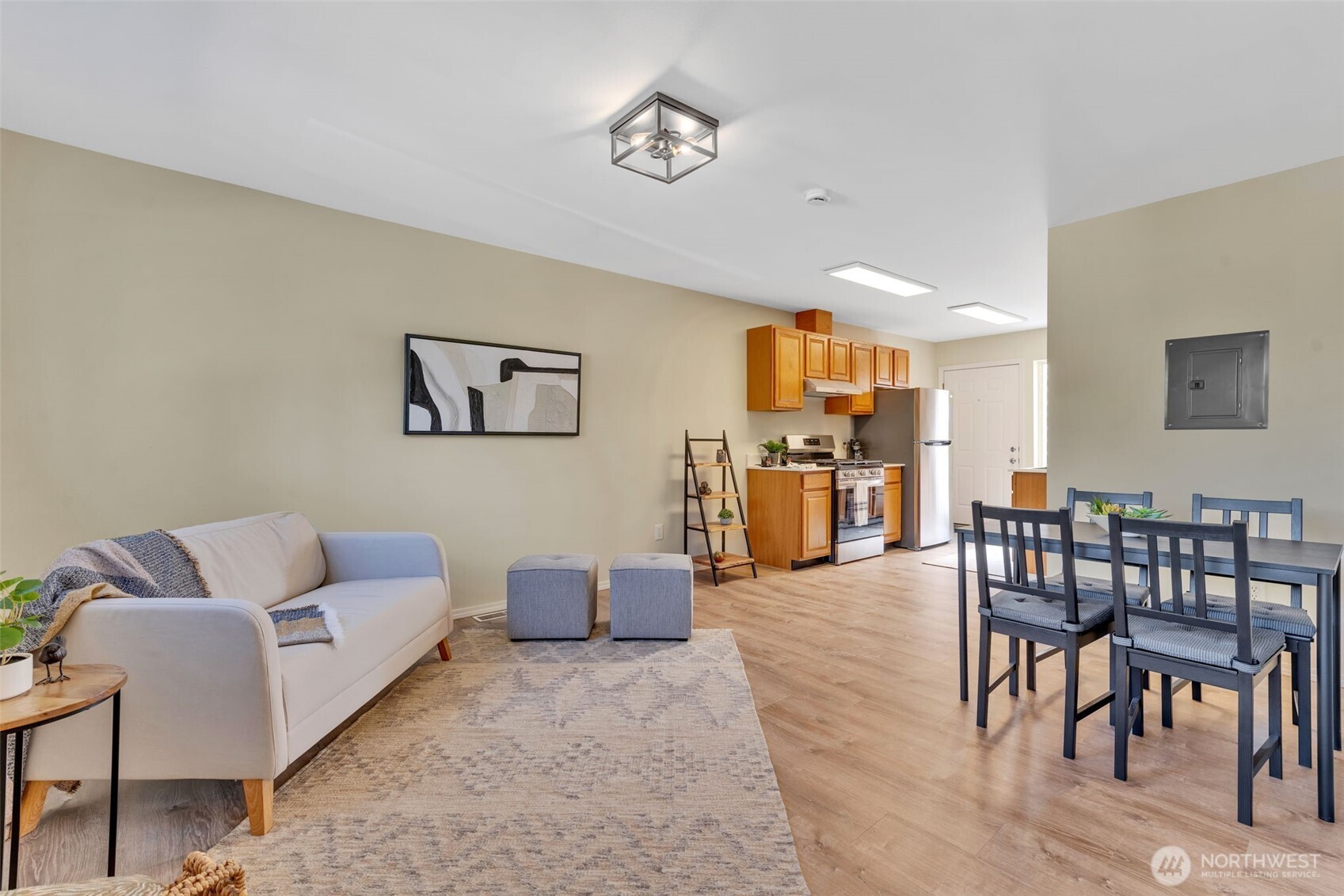 Seattle, Washington 98106, United States, 3 Bedrooms Bedrooms, ,2 BathroomsBathrooms,Residential,Active,96910