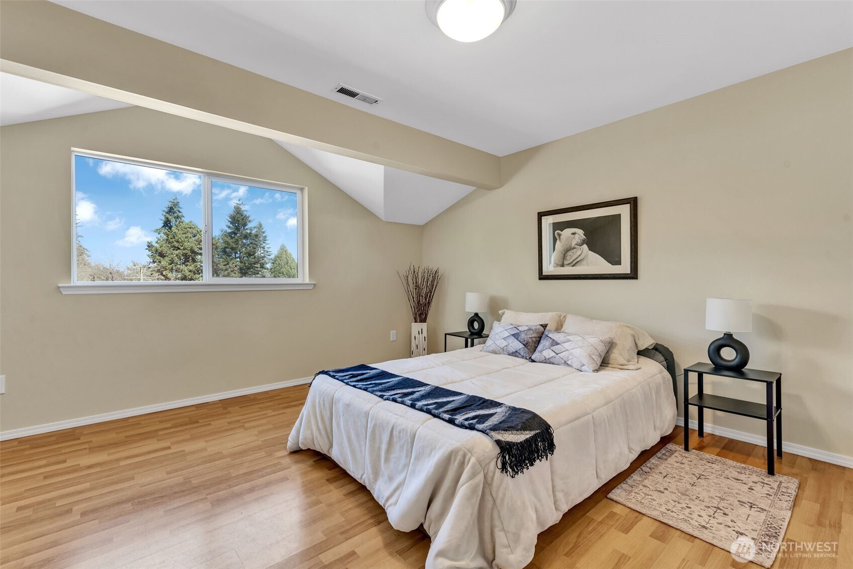 Seattle, Washington 98106, United States, 3 Bedrooms Bedrooms, ,2 BathroomsBathrooms,Residential,Active,96910