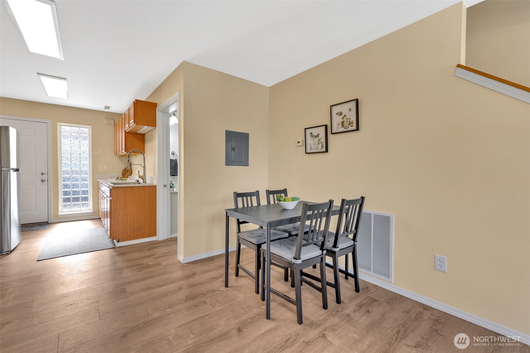 Seattle, Washington 98106, United States, 3 Bedrooms Bedrooms, ,2 BathroomsBathrooms,Residential,Active,96910