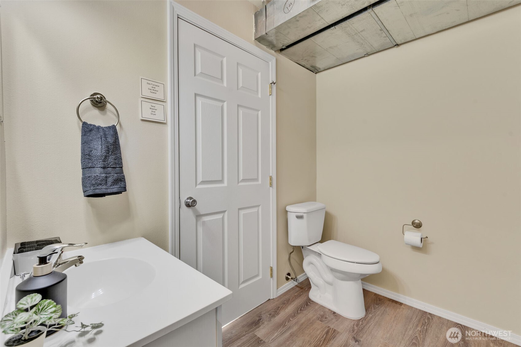 Seattle, Washington 98106, United States, 3 Bedrooms Bedrooms, ,2 BathroomsBathrooms,Residential,Active,96910