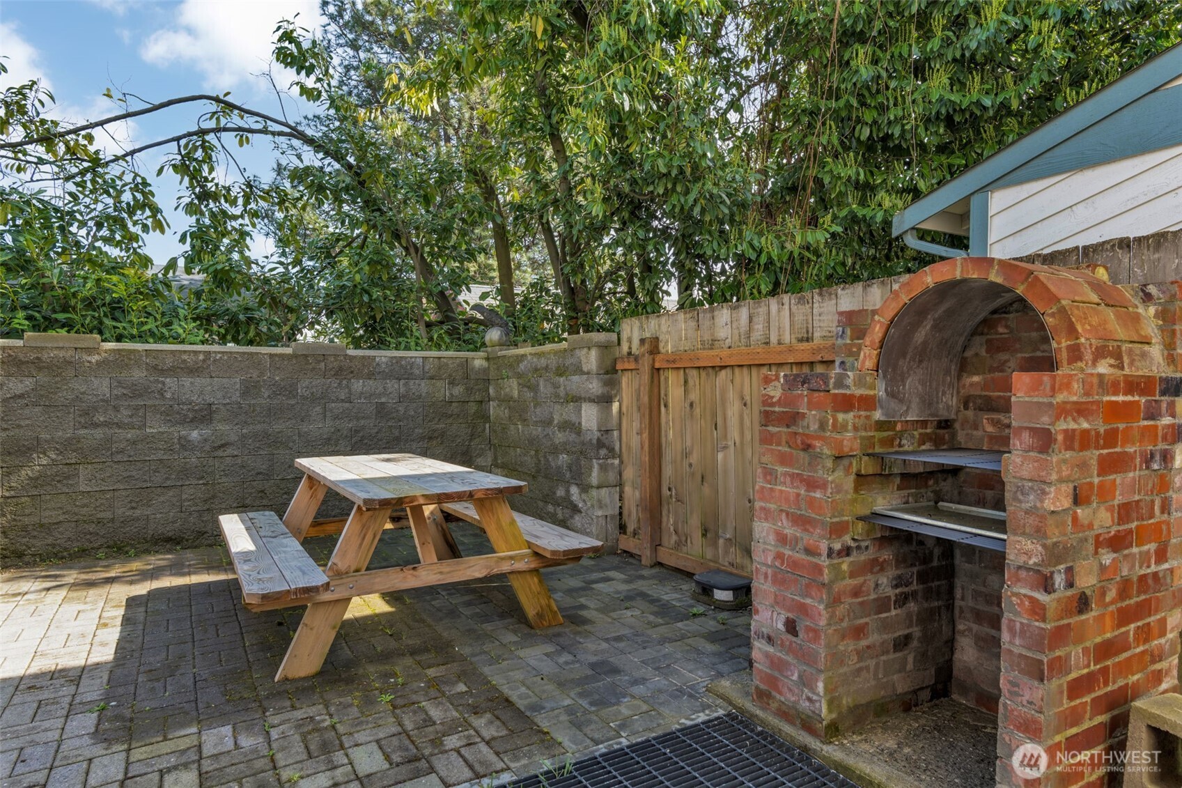 Seattle, Washington 98106, United States, 3 Bedrooms Bedrooms, ,2 BathroomsBathrooms,Residential,Active,96910