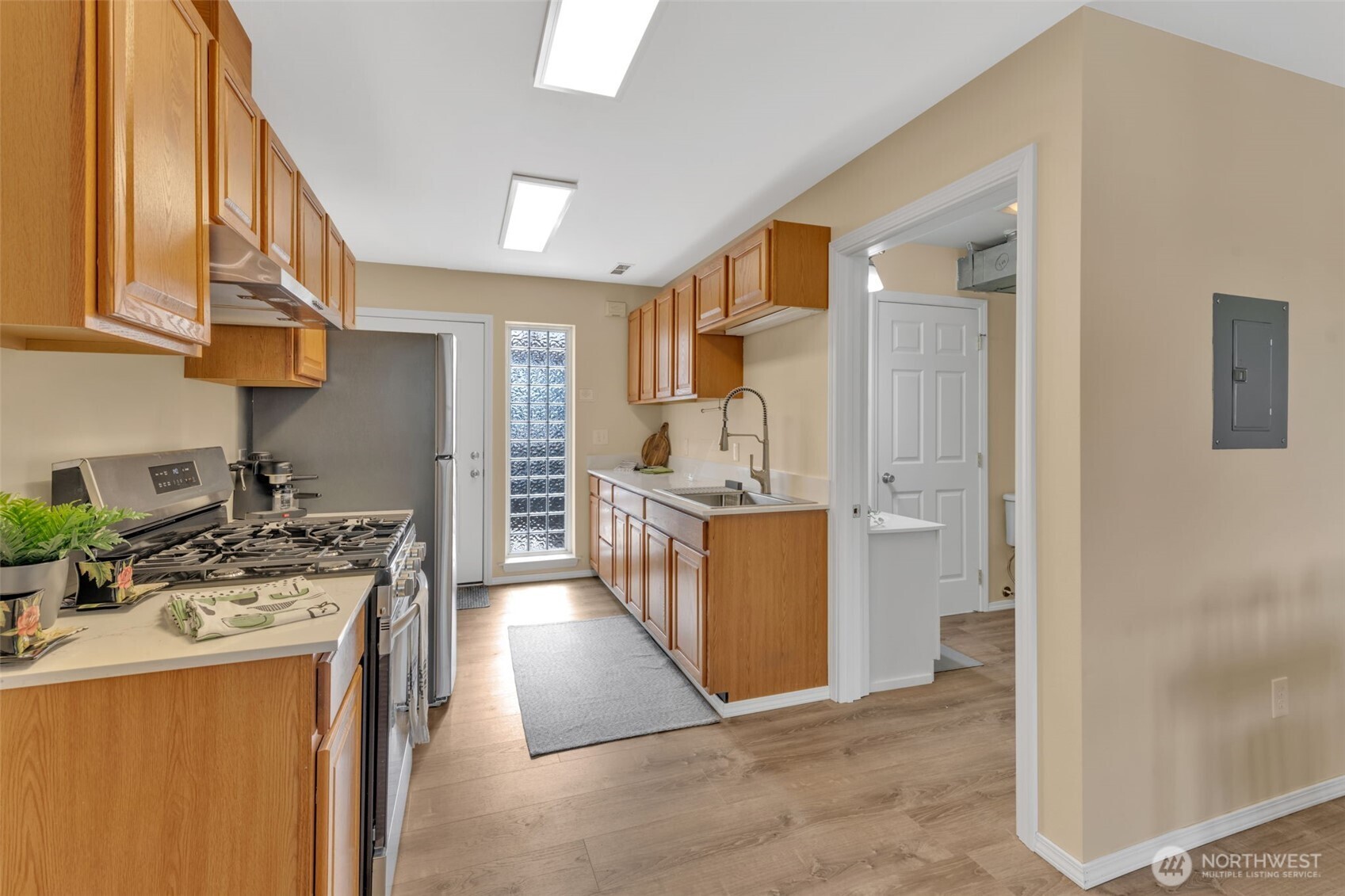 Seattle, Washington 98106, United States, 3 Bedrooms Bedrooms, ,2 BathroomsBathrooms,Residential,Active,96910