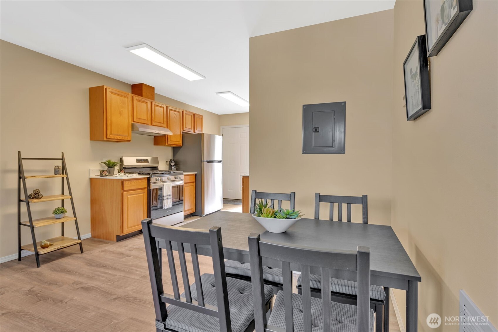 Seattle, Washington 98106, United States, 3 Bedrooms Bedrooms, ,2 BathroomsBathrooms,Residential,Active,96910