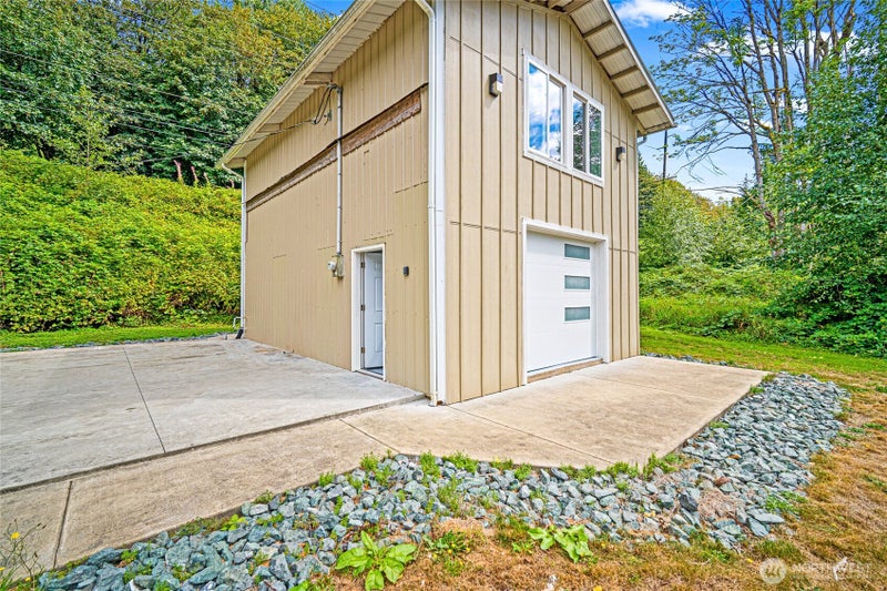 307 Pacific Highway