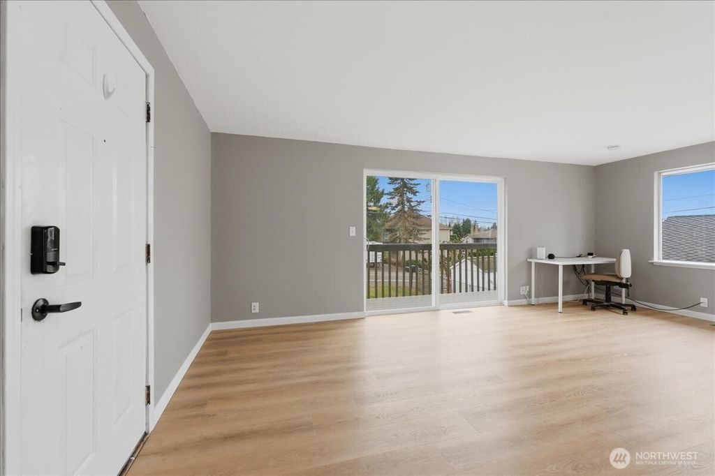 Photo of 818 SW 120th Street, Seattle, WA 98146 (MLS # 2458428)