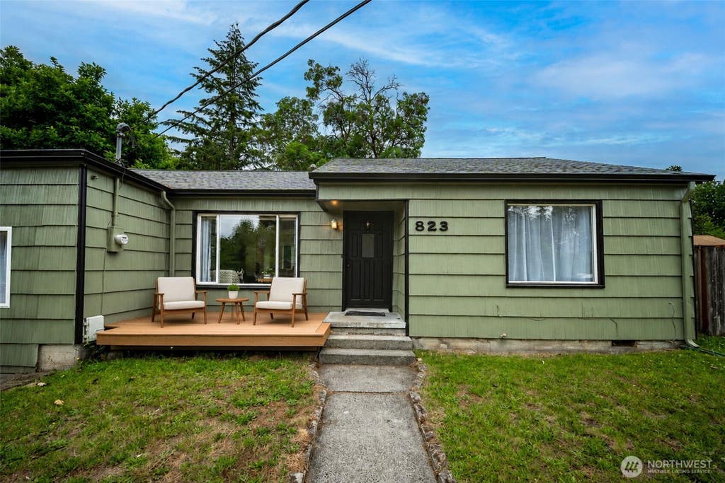 Photo of 823 Bethel Street NE, Olympia, WA 98506 (MLS # 2550003)