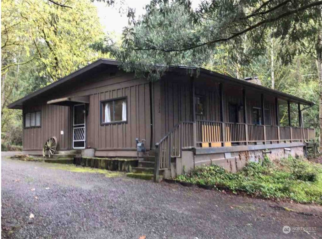 Photo of 1332 206th Avenue NE, Sammamish, WA 98074 (MLS # 2227726)