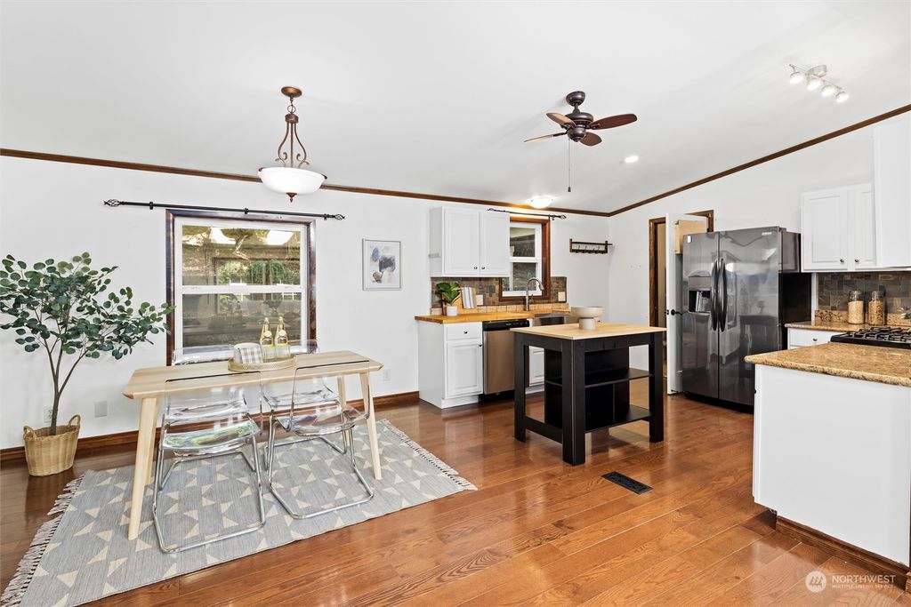 Photo of 19426 SE 128th Street, Renton, WA 98059 (MLS # 2267061)