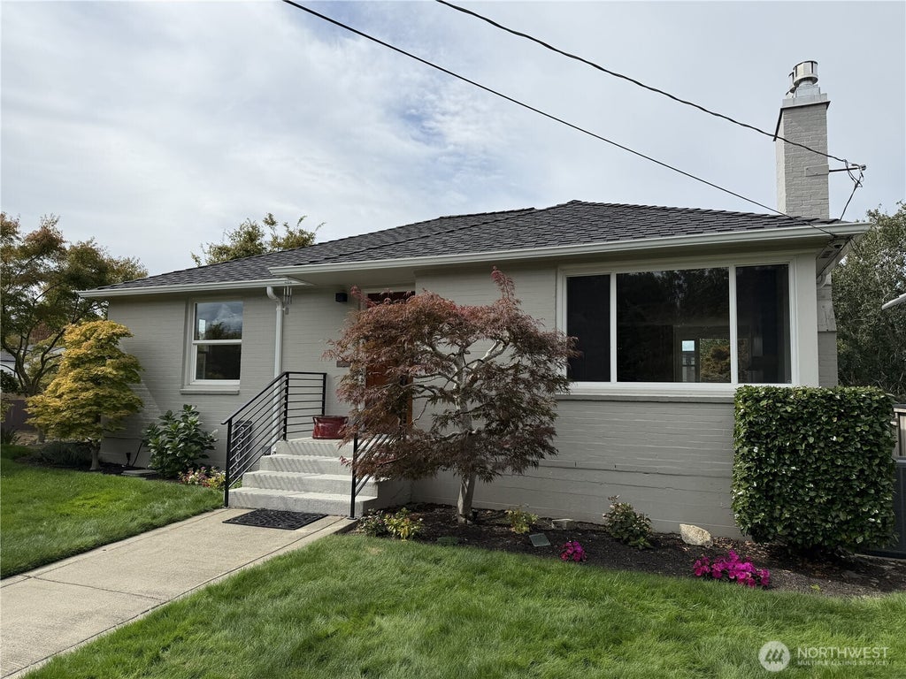 Photo of 3803 29th Avenue W, Seattle, WA 98199 (MLS # 2578036)