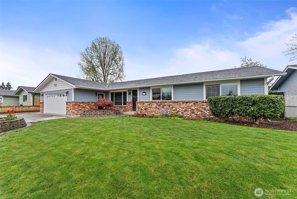 Photo of 102 Sunnyside Drive, Centralia, WA 98531 (MLS # 2500010)