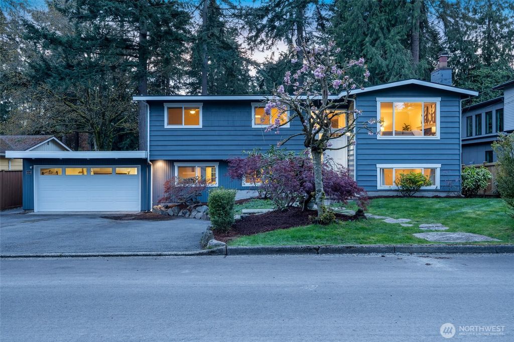 Photo of 11211 115th Place NE, Kirkland, WA 98033 (MLS # 2361087)