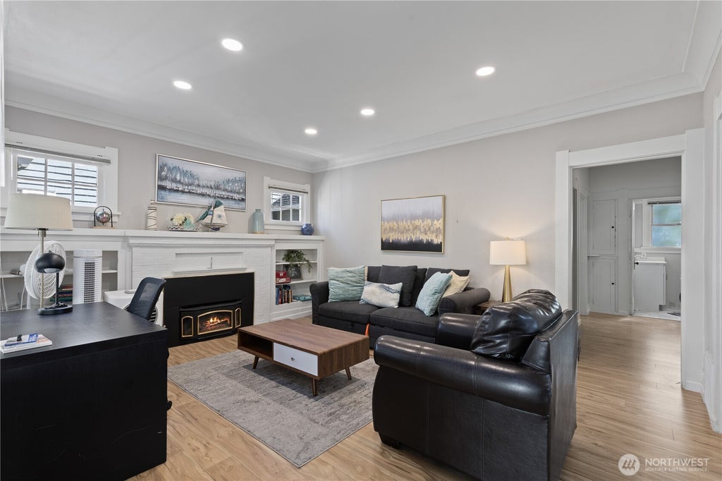 Photo of 4812 Aurora Avenue, Seattle, WA 98103 (MLS # 2579486)