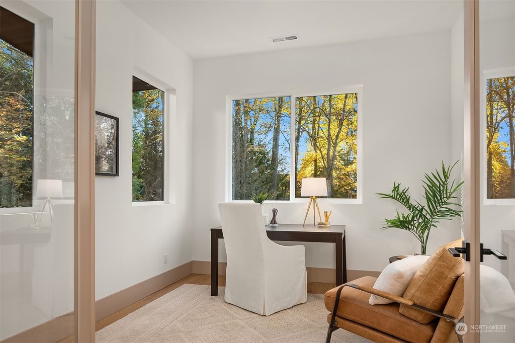 Photo of 5214 Forest Avenue SE, Mercer Island, WA 98040 (MLS # 2270253)