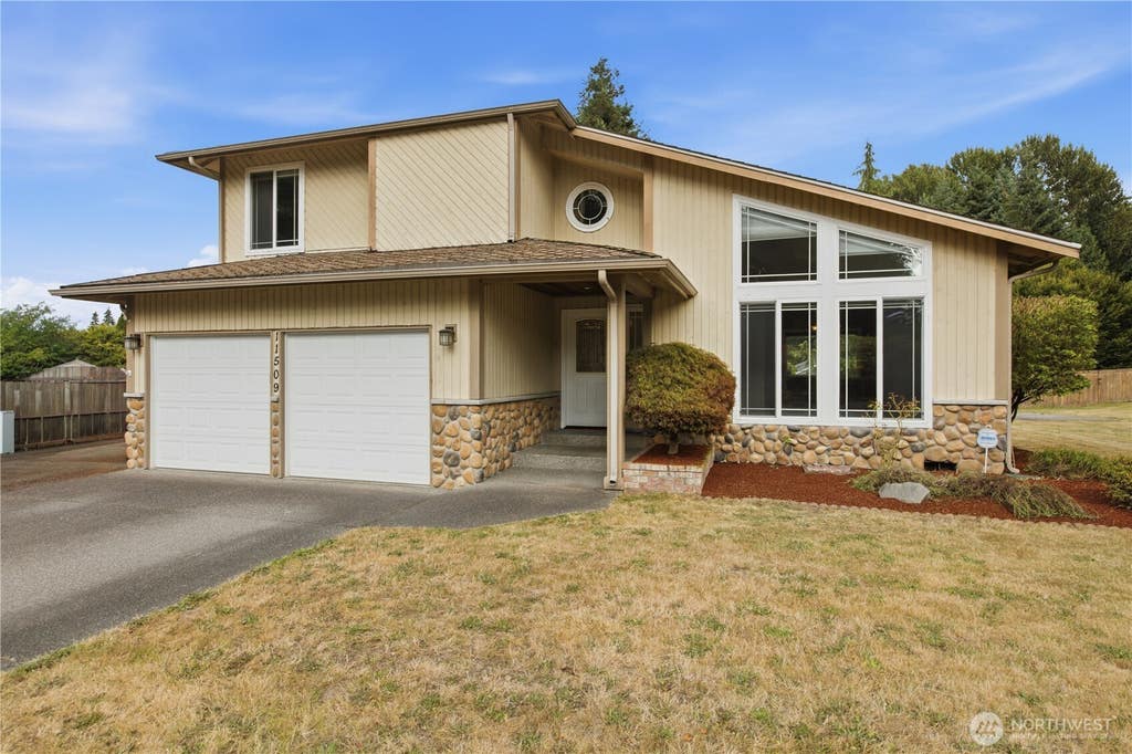 Photo of 11509 87th Avenue Ct E, Puyallup, WA 98373 (MLS # 2561986)