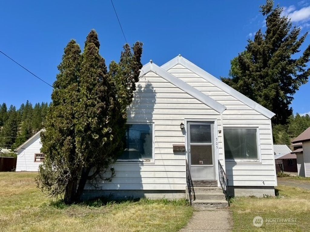 Photo of 305 E Second Street, Cle Elum, WA 98922 (MLS # 2505992)