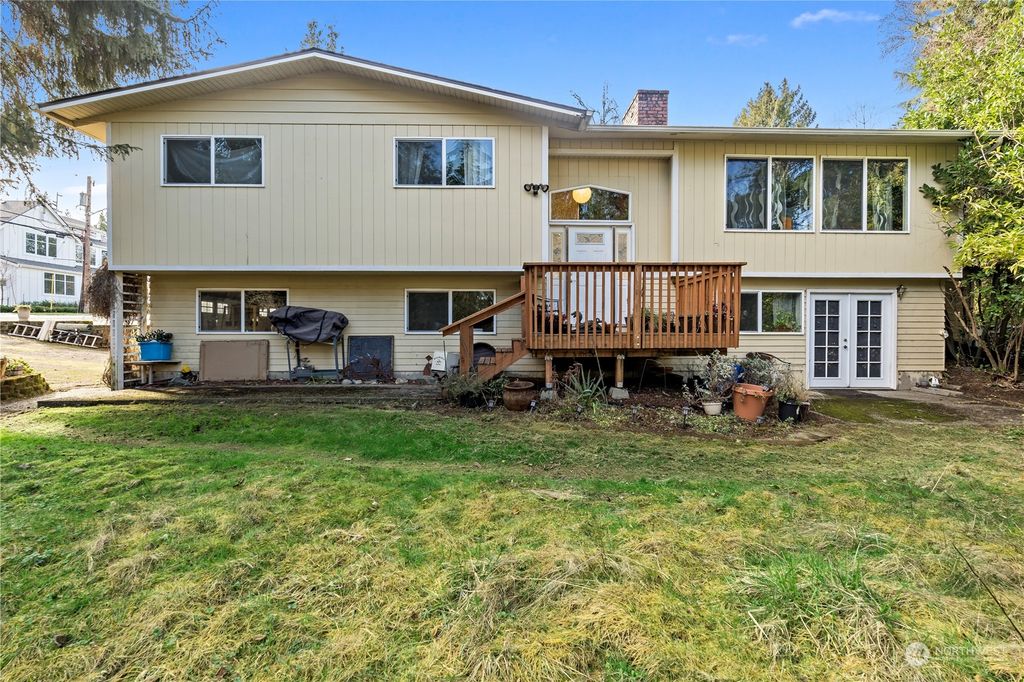 Photo of 17232 NE 36th Street, Redmond, WA 98052 (MLS # 2200486)