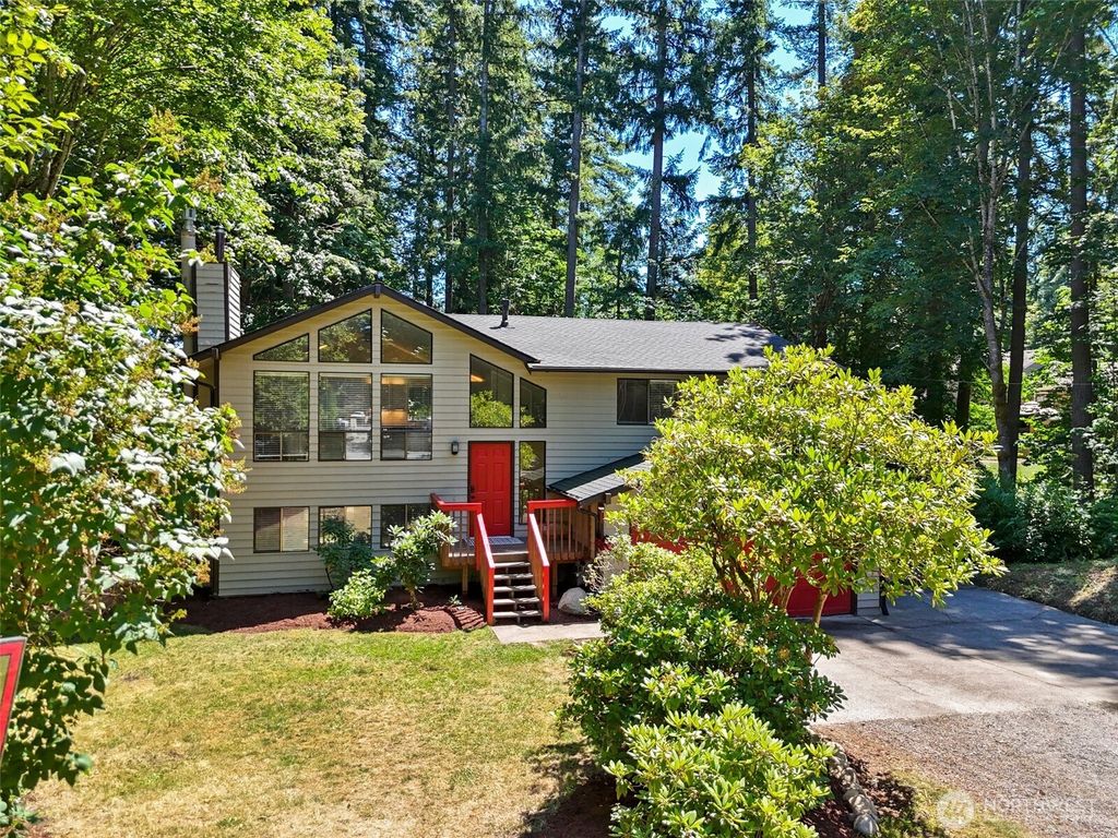 Photo of 26125 221st Place SE, Maple Valley, WA 98038 (MLS # 2401107)