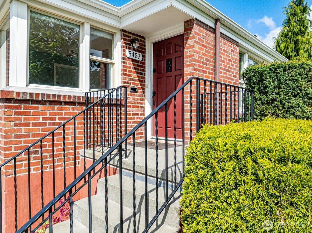 Photo of 5457 35th Avenue SW, Seattle, WA 98126 (MLS # 2525808)