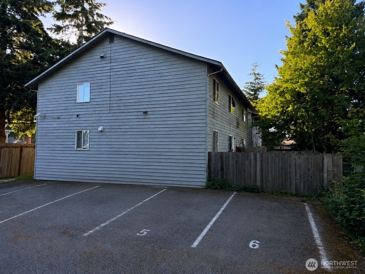 7611 Ridgewood Drive