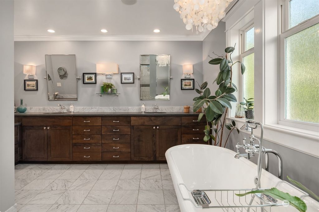 listing image 9364220393526434712