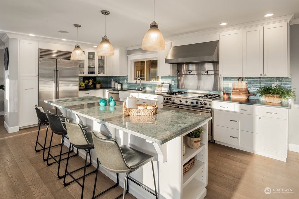 listing image 9360914047220702678
