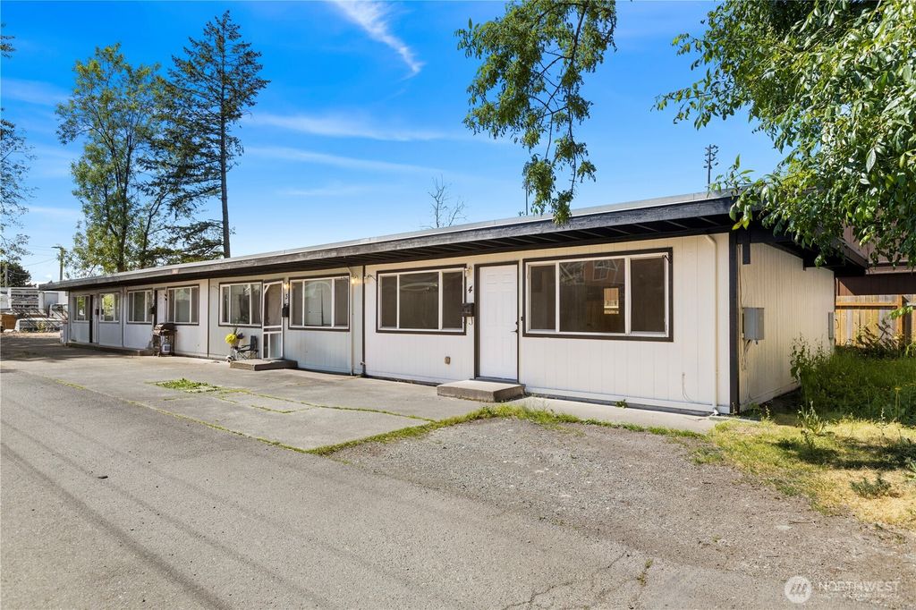 Photo of 813 Woodford Avenue N, Kent, WA 98031 (MLS # 2485315)