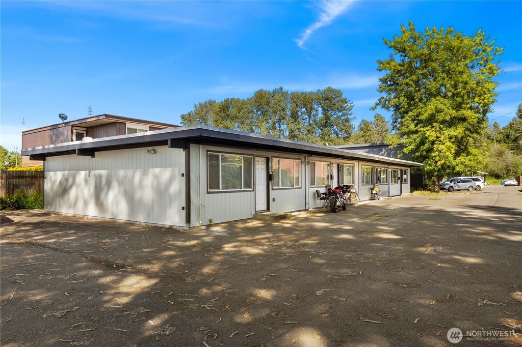 Photo of 813 Woodford Avenue N, Kent, WA 98031 (MLS # 2485315)