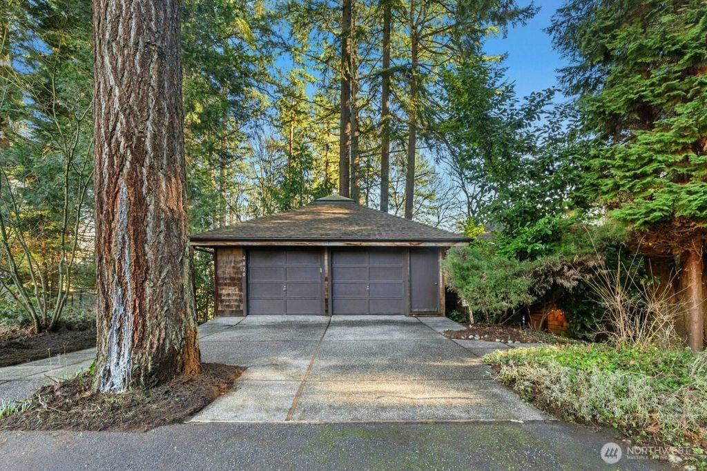 Photo of 4820 91st Avenue SE, Mercer Island, WA 98040 (MLS # 2471613)