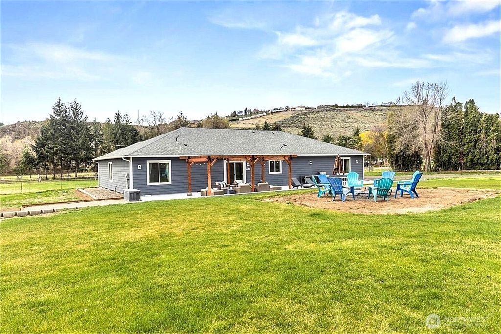 Photo of 6422 Cowiche Canyon Lane Ln, Yakima, WA 98908 (MLS # 2475243)