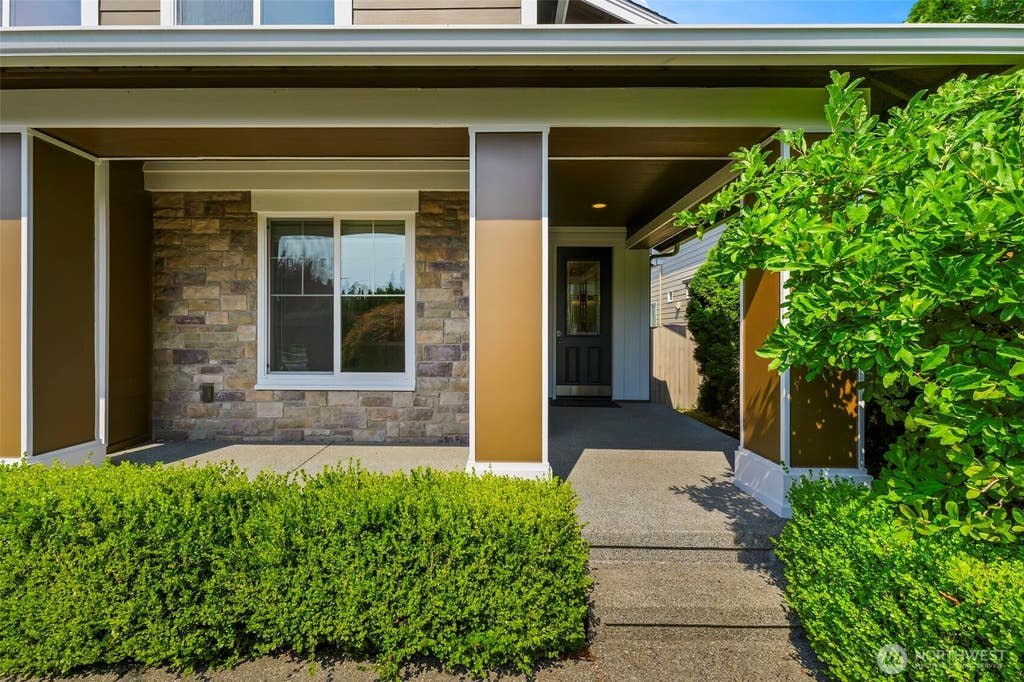 Photo of 4818 NE 1st Street, Renton, WA 98059 (MLS # 2574742)