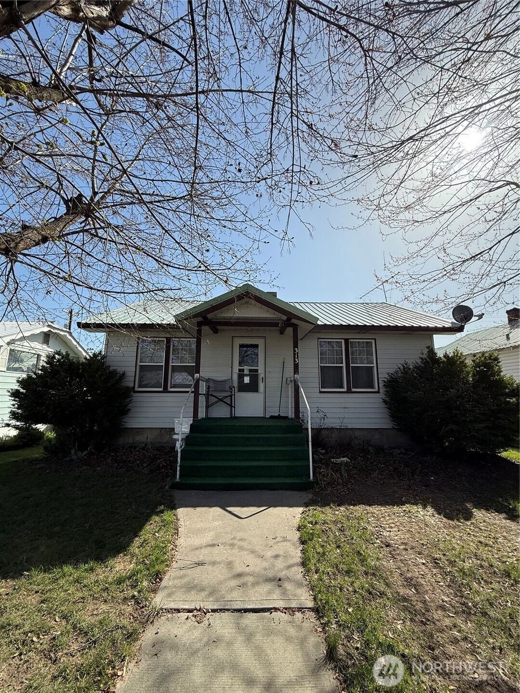 Photo of 313 S Birch St St, Omak, WA 98841 (MLS # 2478921)