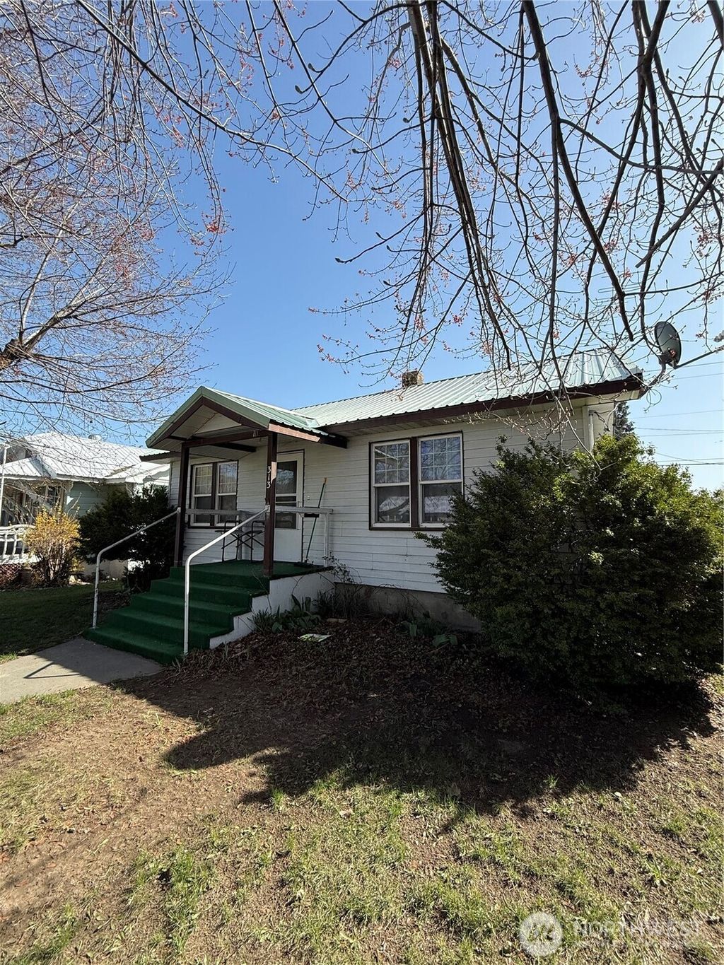 Photo of 313 S Birch St St, Omak, WA 98841 (MLS # 2478921)