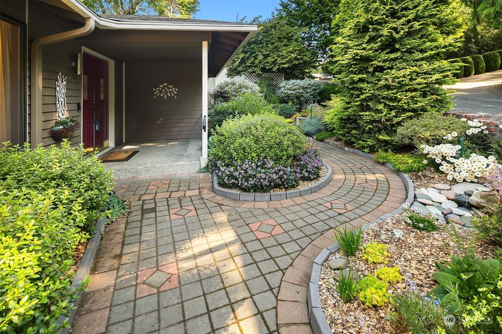 Photo of 11405 SE May Creek Park Drive, Newcastle, WA 98056 (MLS # 2140420)