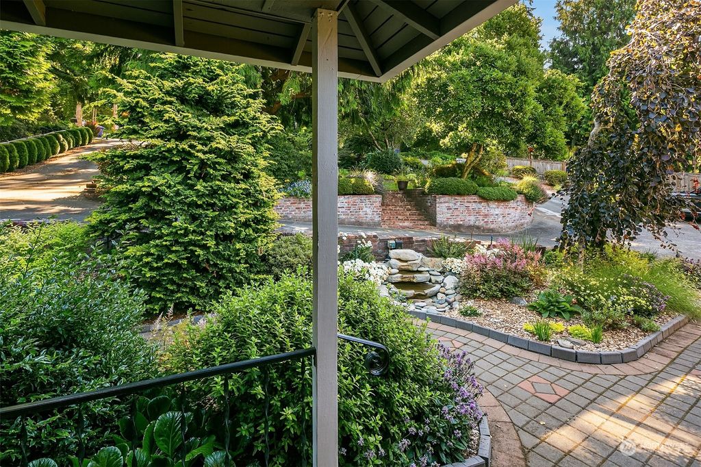 Photo of 11405 SE May Creek Park Drive, Newcastle, WA 98056 (MLS # 2140420)