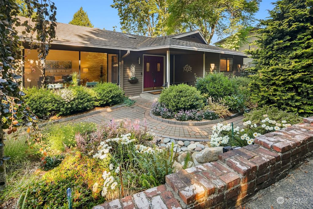 Photo of 11405 SE May Creek Park Drive, Newcastle, WA 98056 (MLS # 2140420)