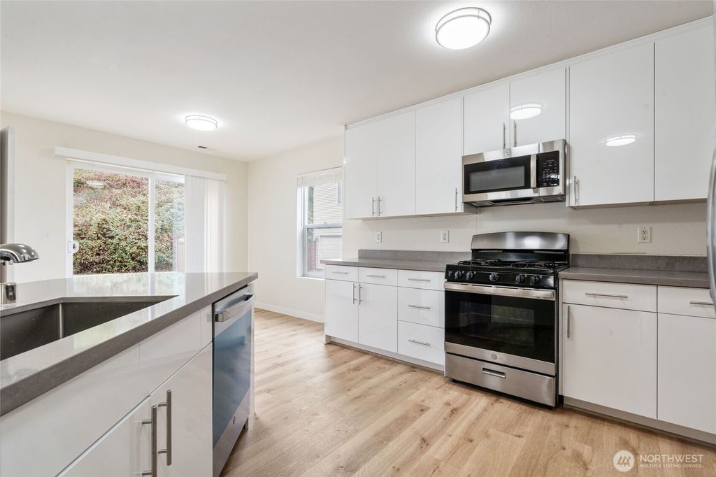 Photo of 2511 NE 1st Street, Renton, WA 98056 (MLS # 2445971)