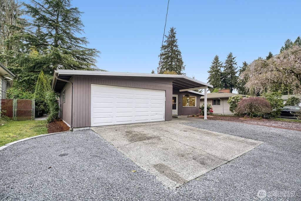 Photo of 1420 E Walnut Street, Kent, WA 98030 (MLS # 2508741)