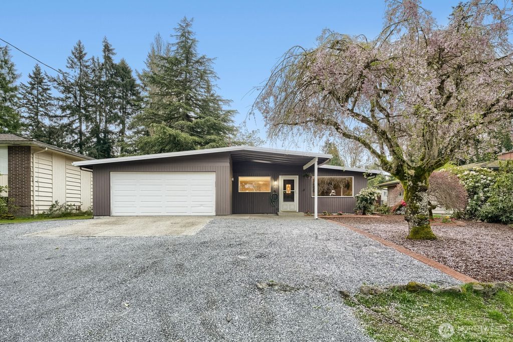 Photo of 1420 E Walnut Street, Kent, WA 98030 (MLS # 2508741)