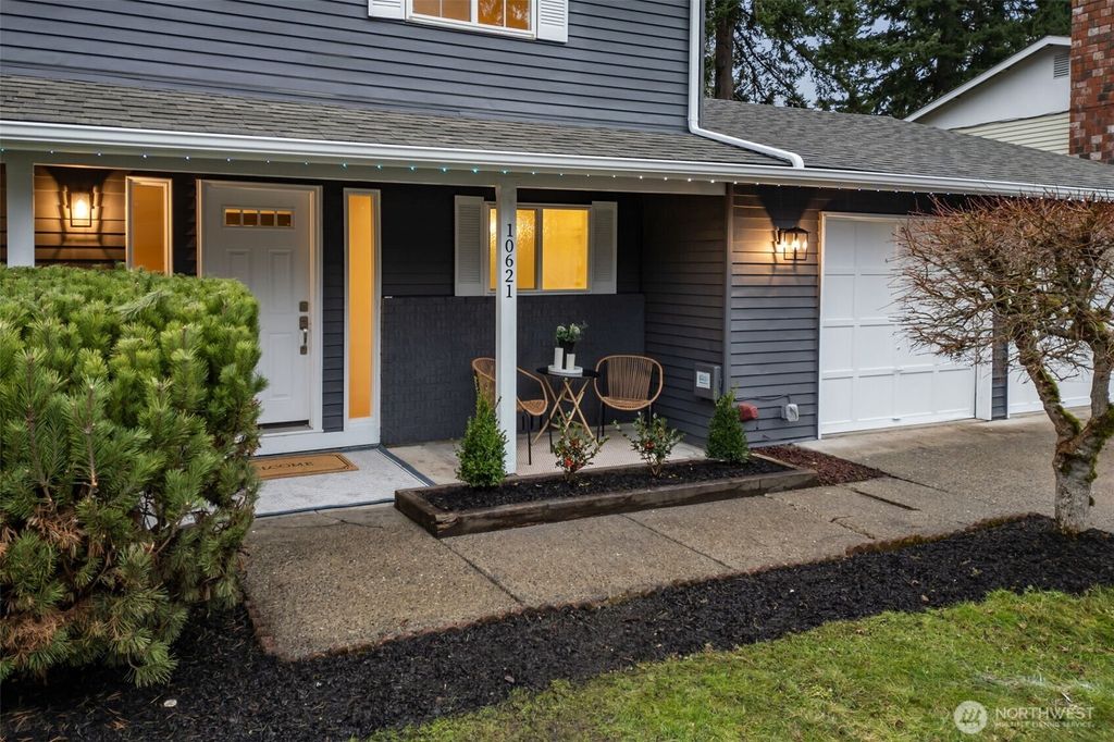 Photo of 10621 164th Avenue NE, Redmond, WA 98052 (MLS # 2469901)