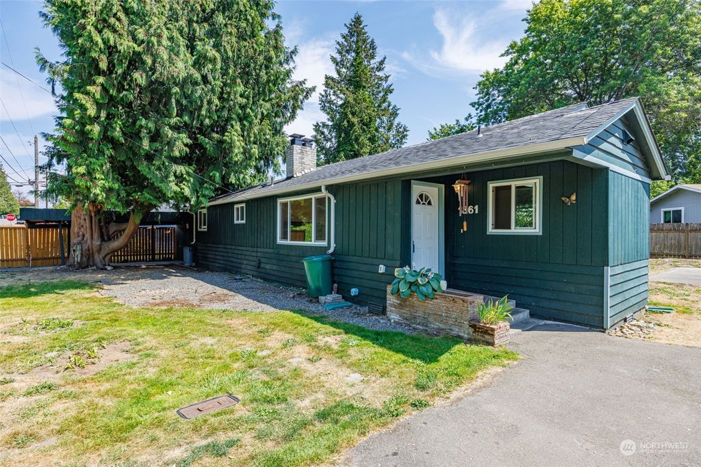 Photo of 1861 S 124th Street, Burien, WA 98168 (MLS # 2136381)
