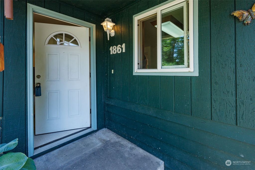 Photo of 1861 S 124th Street, Burien, WA 98168 (MLS # 2136381)