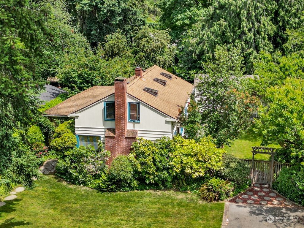 Photo of 16918 70th Avenue NE, Kenmore, WA 98028 (MLS # 2101957)