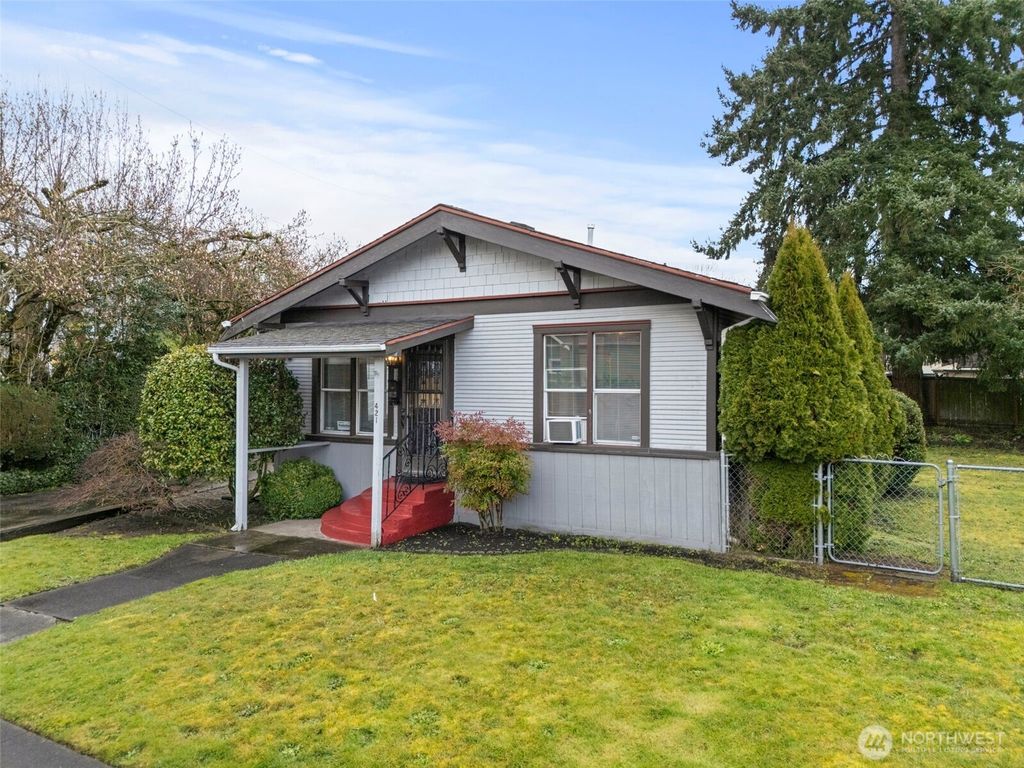 Photo of 421 2nd Street NW, Puyallup, WA 98371 (MLS # 2488573)