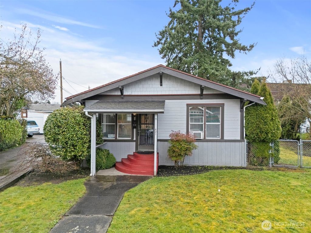 Photo of 421 2nd Street NW, Puyallup, WA 98371 (MLS # 2488573)